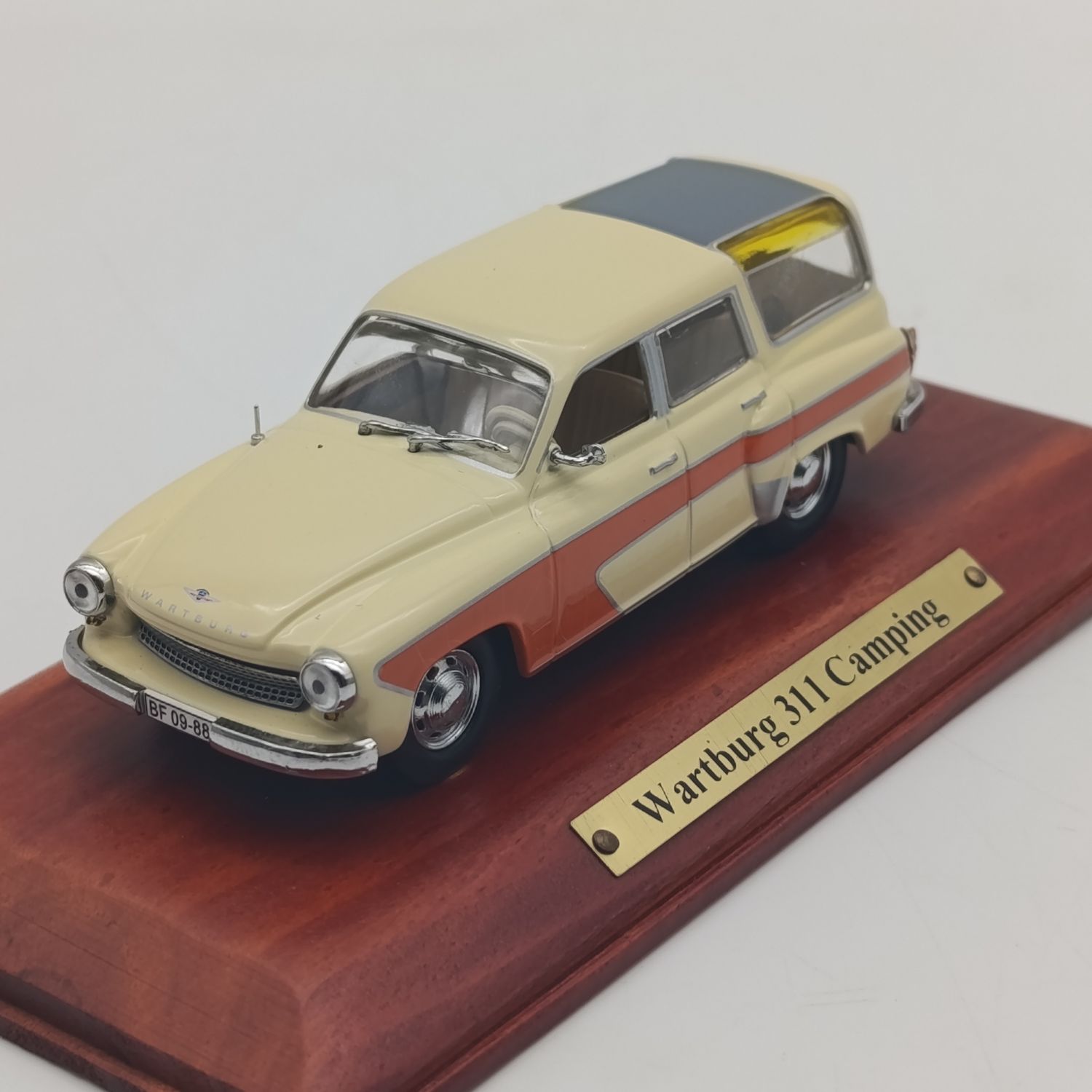DDR Auto Wartburg 311 Camping die-cast model car in box - scale 1/43