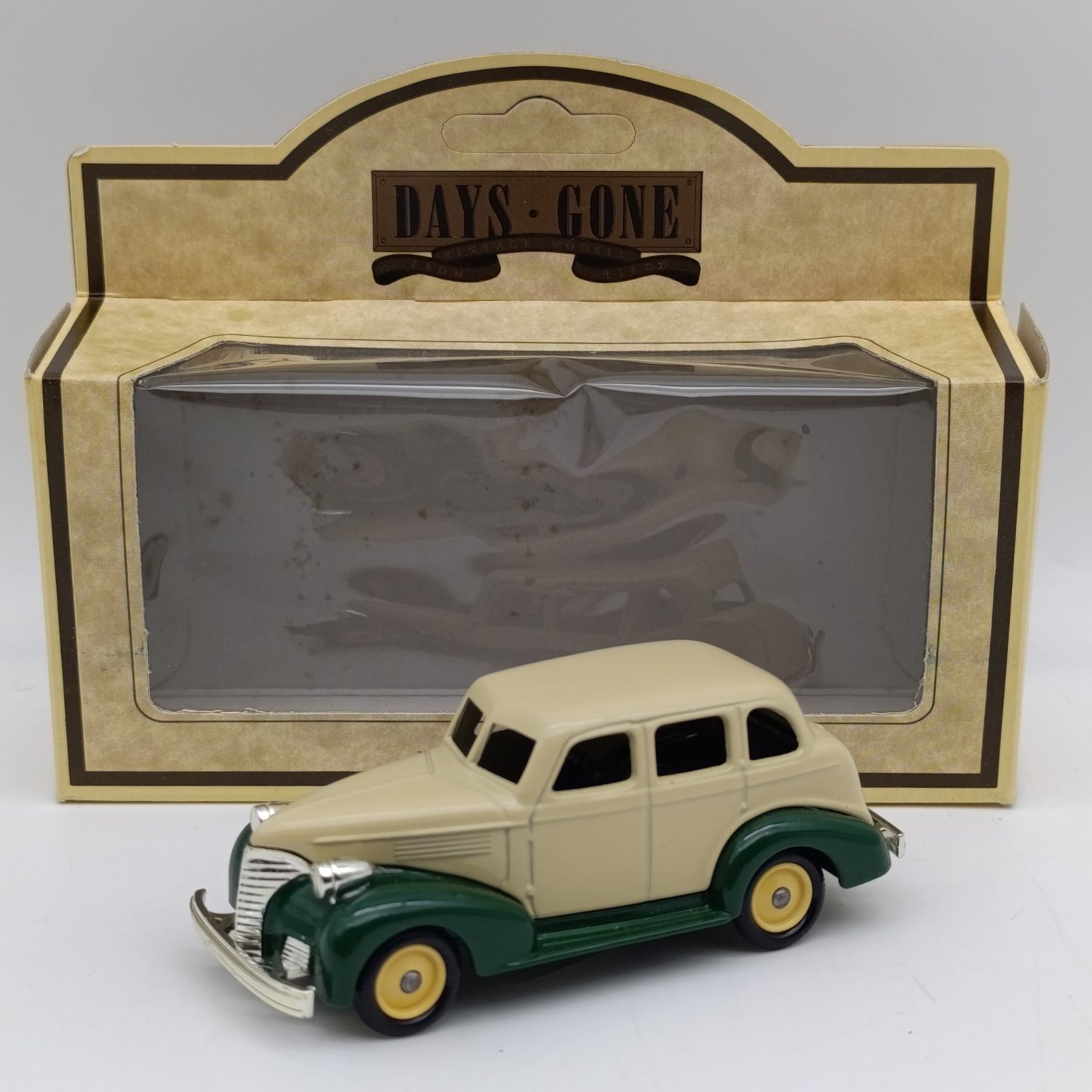 Lledo 1939 Chevrolet die-cast model car in box
