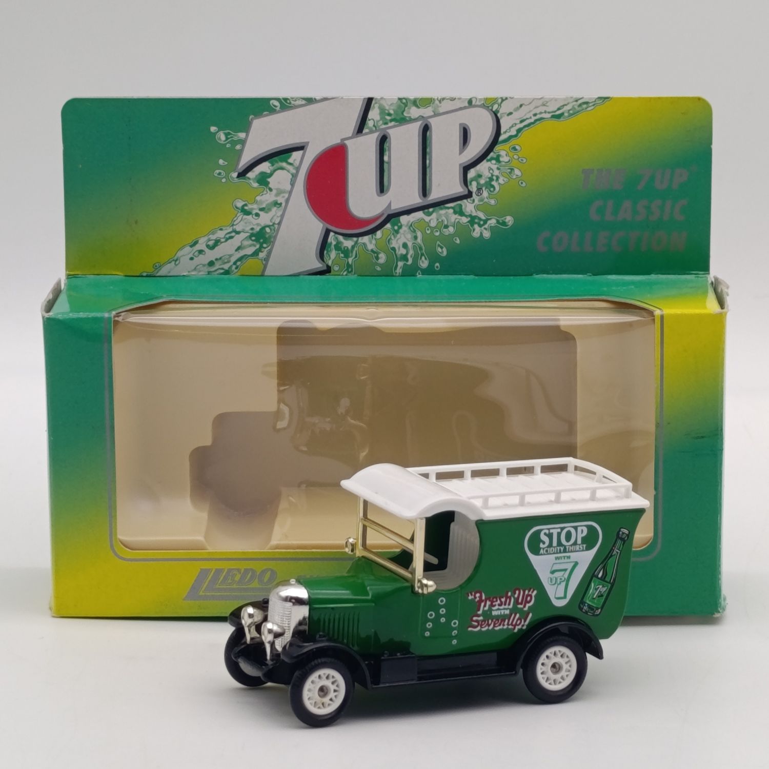 Lledo 1926 Morris Bull nose 7-up Soda delivery van model car in box