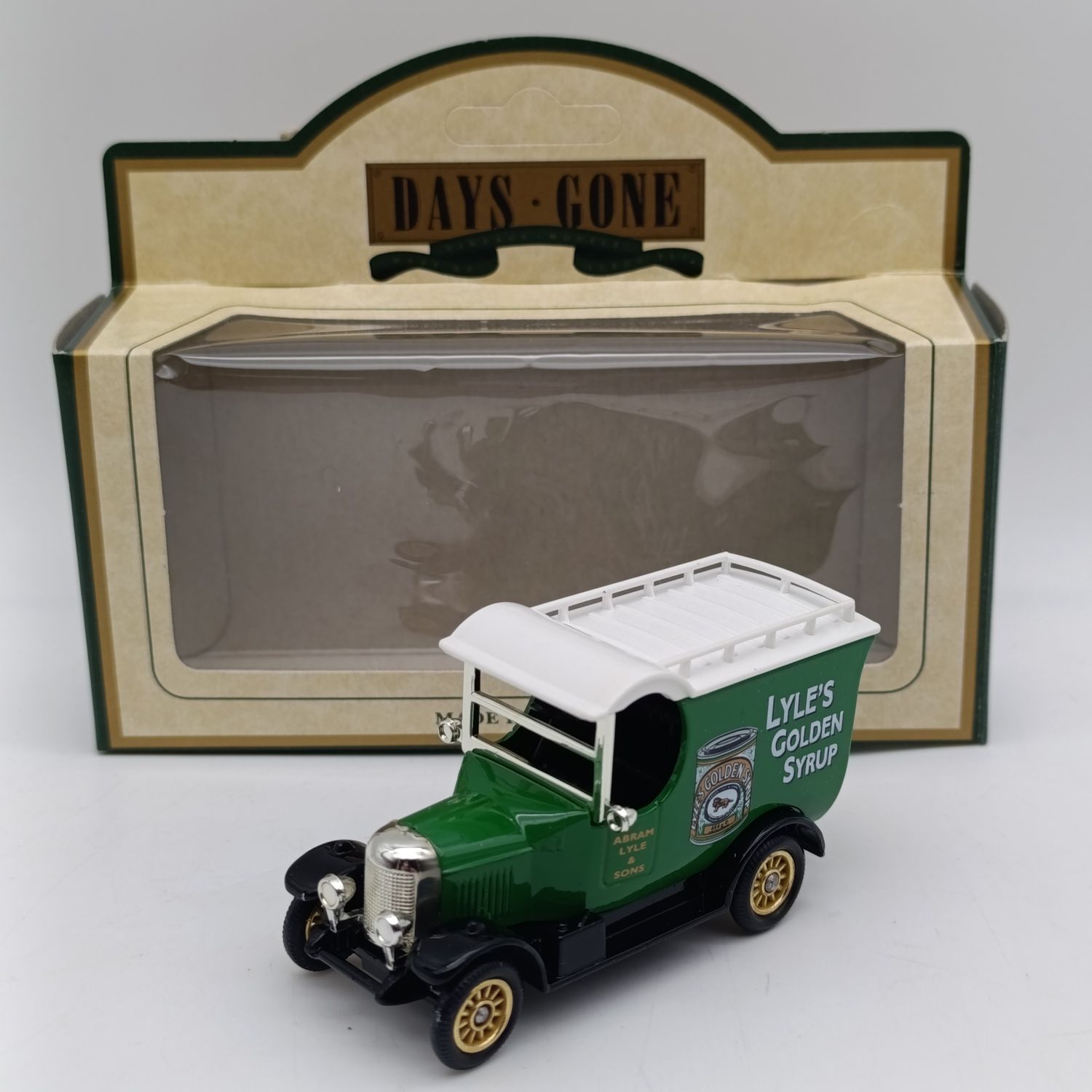 Lledo 1926 Morris Bull Nose Lyle's Golden Syrup delivery van model car in box