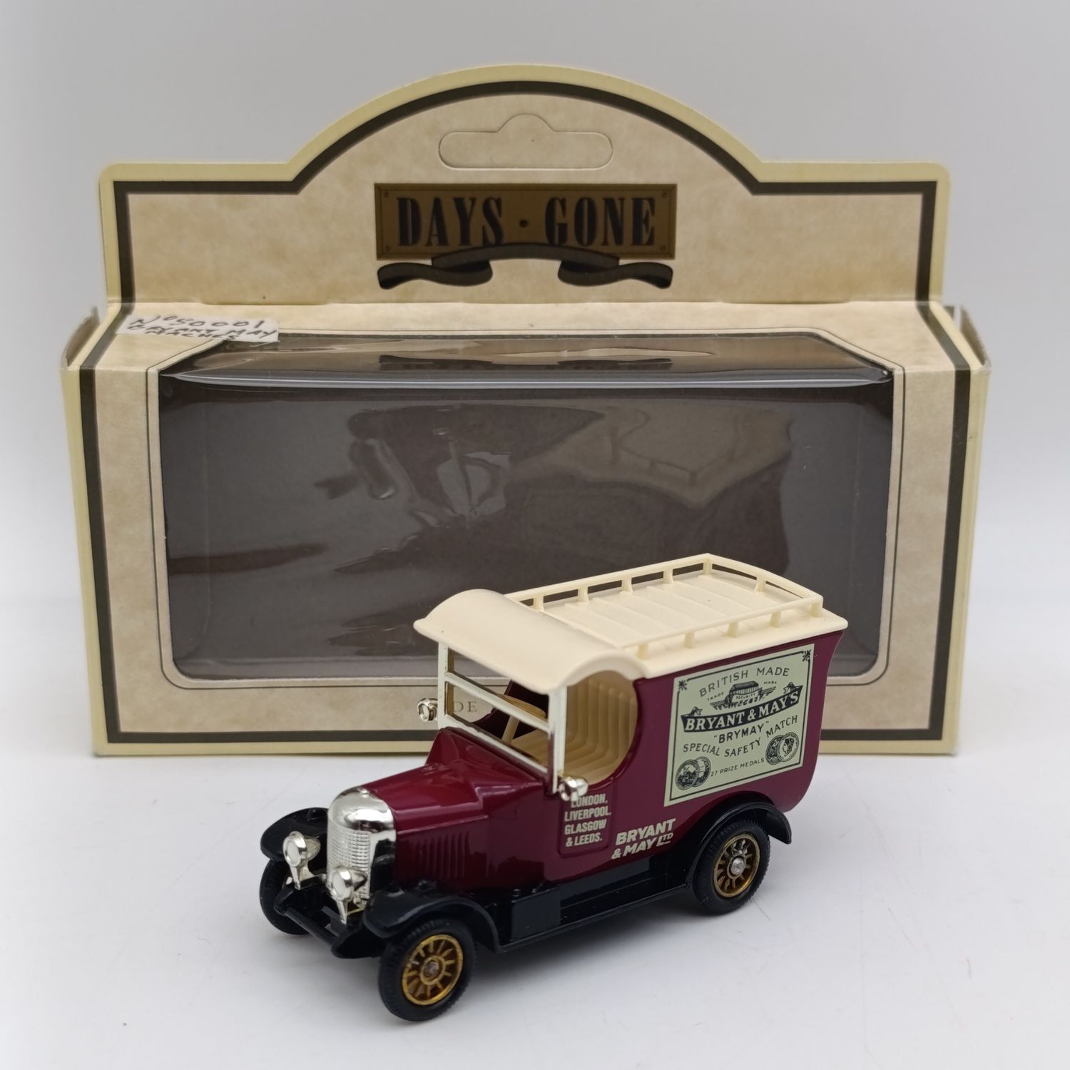 Lledo 1926 Morris Bull nose Bryant and May's Matches delivery van model in box
