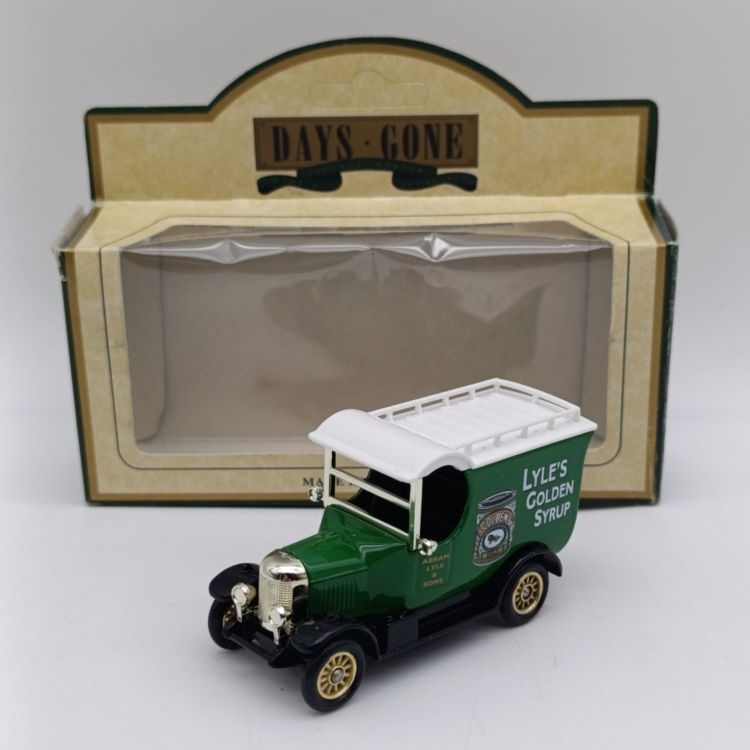 Lledo 1926 Morris Bull Nose Lyle's Golden Syrup delivery van model car in box