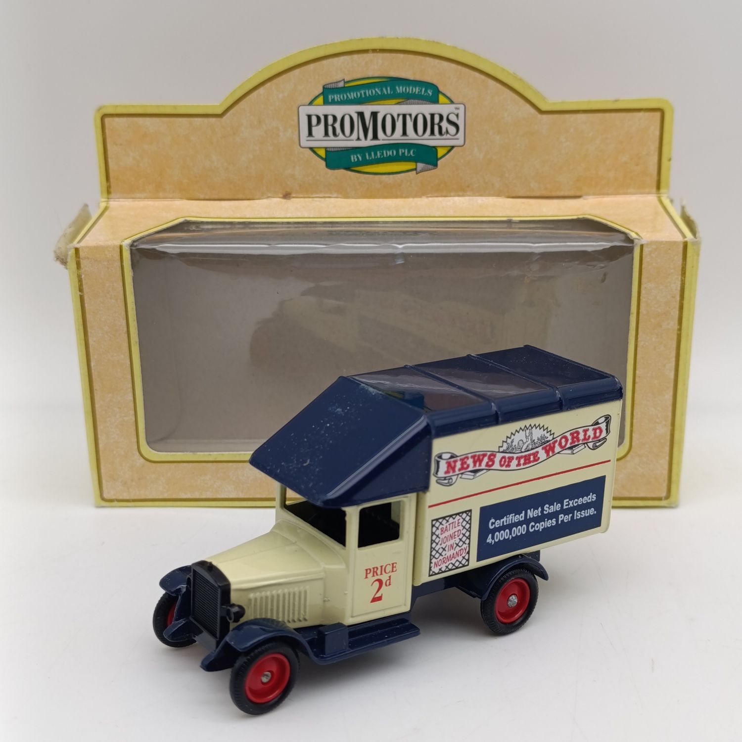 Lledo 1935 Morris News of the world delivery van model in box
