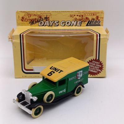 Lledo 1936 Packard Rapid Cash transit advertising die-cast model car in box