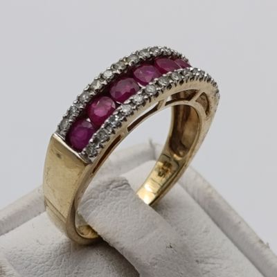 9kt Yellow gold Tanzanian Ruby and diamond ring - 7 Tanzanian rubies 0.98