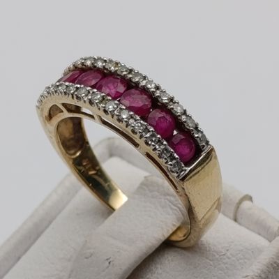 9kt Yellow gold Tanzanian Ruby and diamond ring - 7 Tanzanian rubies 0.98