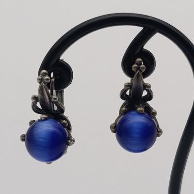 Set of blue cat&#39;s eye earrings