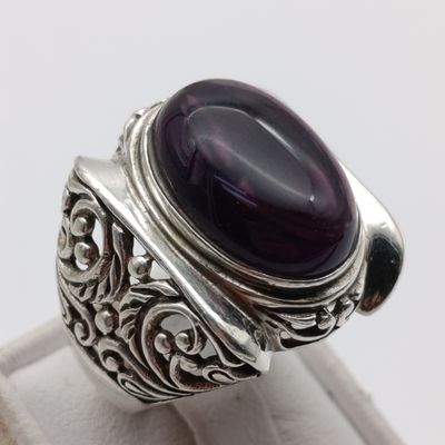 Sterling silver ring with Cabochon amethyst weight 10.3g