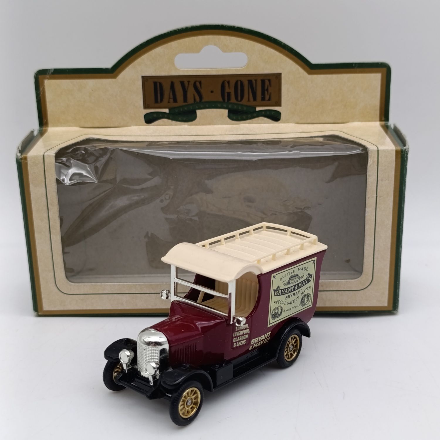 Lledo 1926 Morris Bull nose Bryant and May&#39;s Matches die-cast delivery model in box