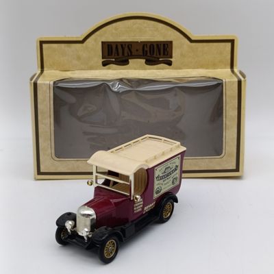 Lledo 1926 Morris Bull nose Bryant and May&#39;s Matches die-cast delivery model in box