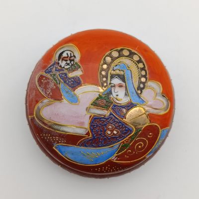 Vintage Chinese porcelain trinket holder with lid