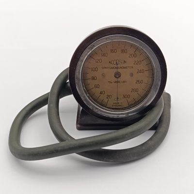 Vintage Sphygmomanometer blood pressure testing medical device - working