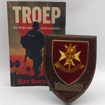 SADF Potchefstroom Military Base hospital plaque and Troep by Bun Booyens book given to Dr (kmdt) Marius de Klerk -See info note on plaque reverse SADF Potchefstroom Military Base hospital plaque and Troep by Bun Booyens book given to Dr (kmdt) Marius de Klerk -See info note on plaque reverse