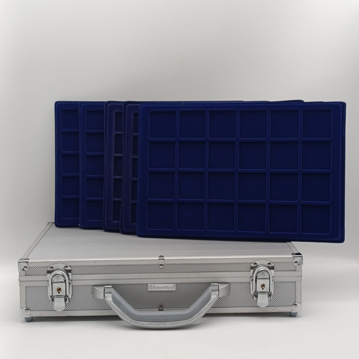 Coin travelling suitcase with 6 trays of 224 slots in total - with keys