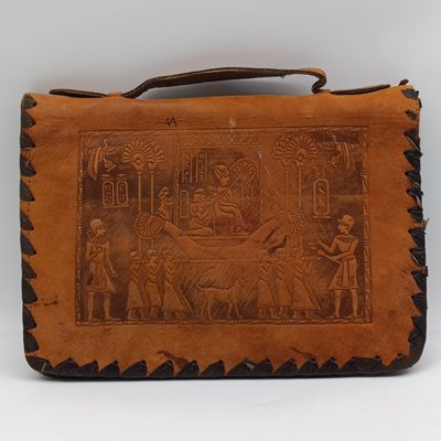 WW2 Egyptian purse in excellent condition - these were usually brought back by WW2 soldiers