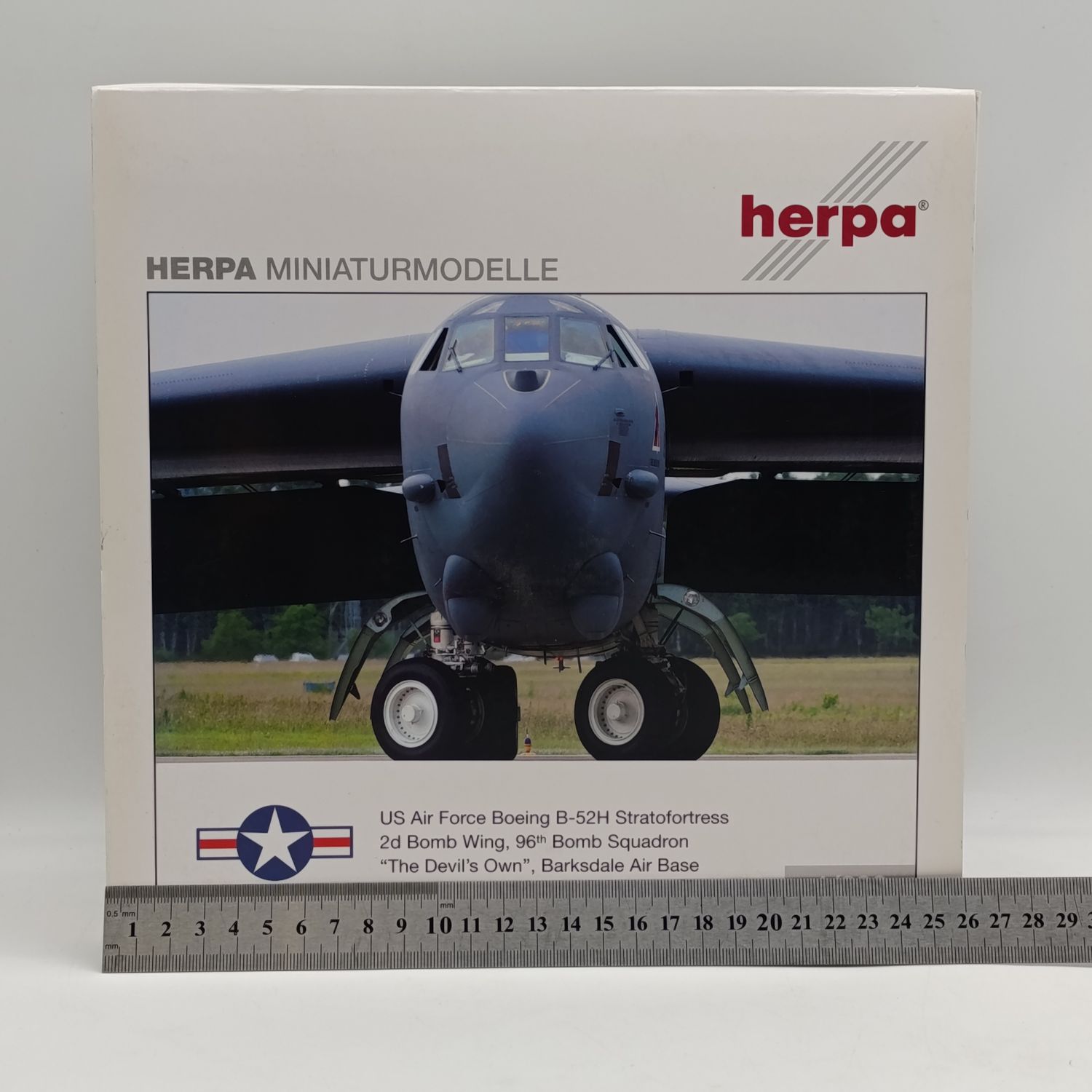 herpa US Air Force Boeing B-52H 爆撃機1:200 B-52H Stratofortress 1:200 Diecast Model - Herpa HE-557351