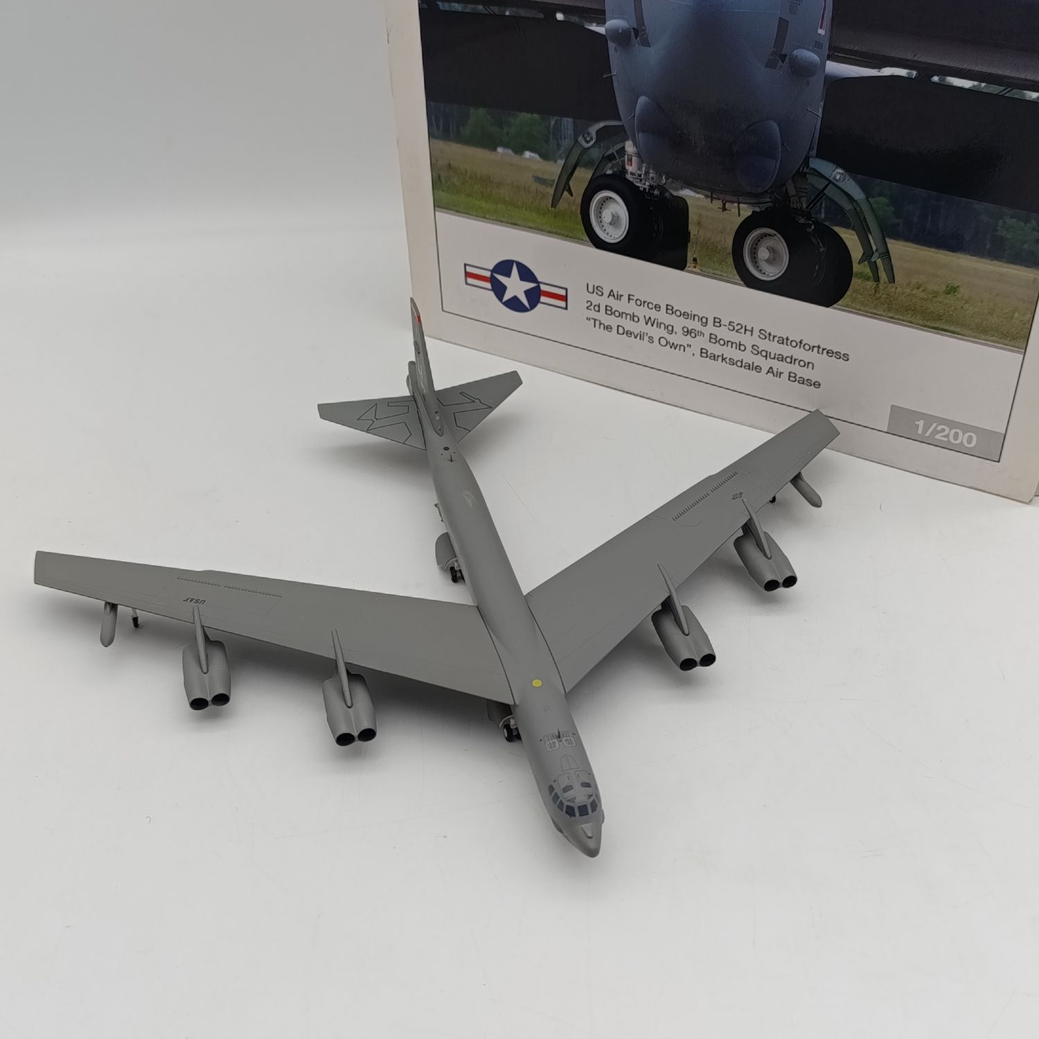 Herpa US Air Force Boeing B-52H Stratofortress die-cast model plane in box - scale 1/200