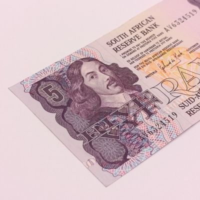 South Africa GPC de Kock 3rd Issue R5 banknotes - never used but slight creases