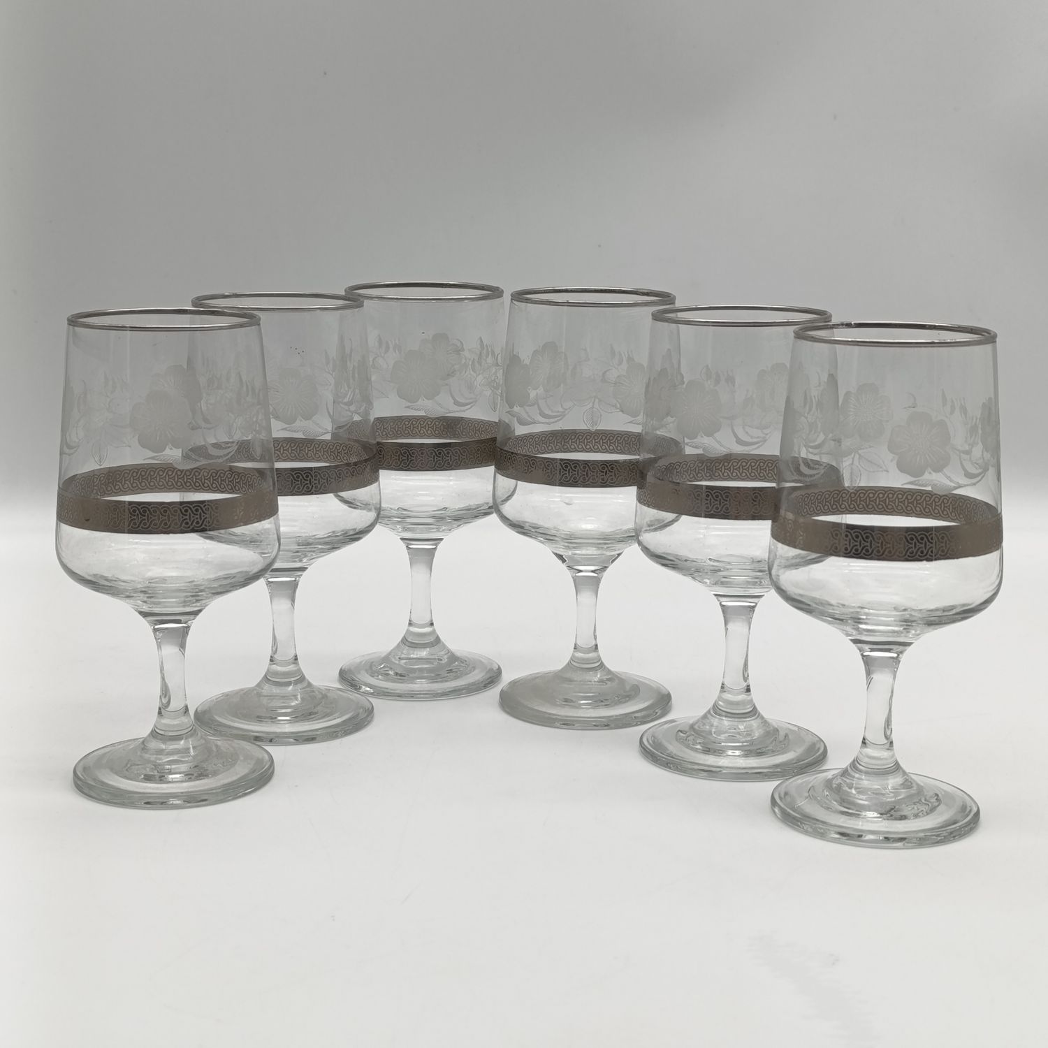 Set of 6 wine glasses with silver trimming and engraving flower patterns