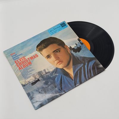 Record  Elvis Presley - Elvis&#39; Christmas Album  Released 1957 United States  Media - Very Good Plus (VG+) Sleeve - Very Good (VG)
