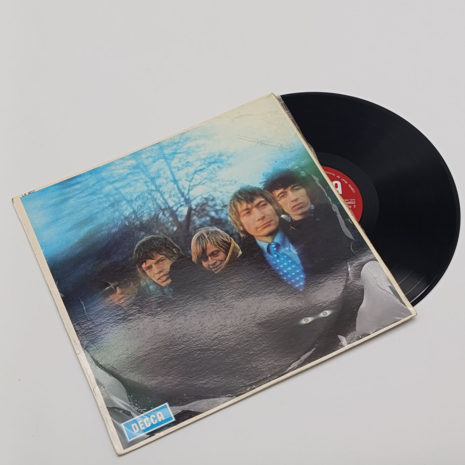 Record  The Rolling Stones - Between The Buttons  Label : Decca Released 1967, India  Media - Very Good Plus (VG+) Sleeve - Very Good (VG)