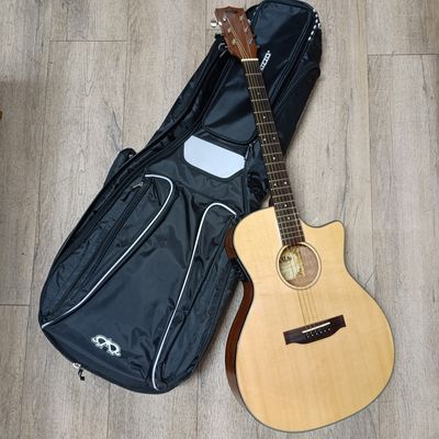 KALA Accoustic electric guitar model KA-GTR-SMTS-E with Madarozzo bag