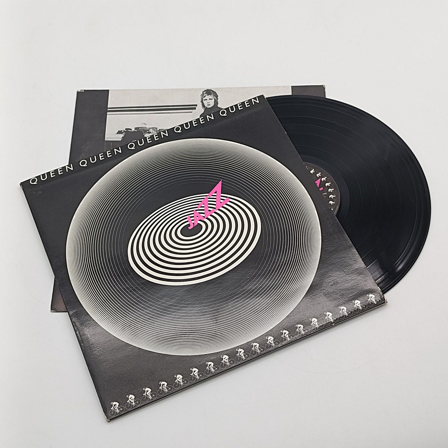 Record  Queen – Jazz Label: EMI ( Scarce ) Released 1978 South Africa  Original Inner present  Media - Very Good Plus (VG+) Sleeve - Very good Plus (VG+)