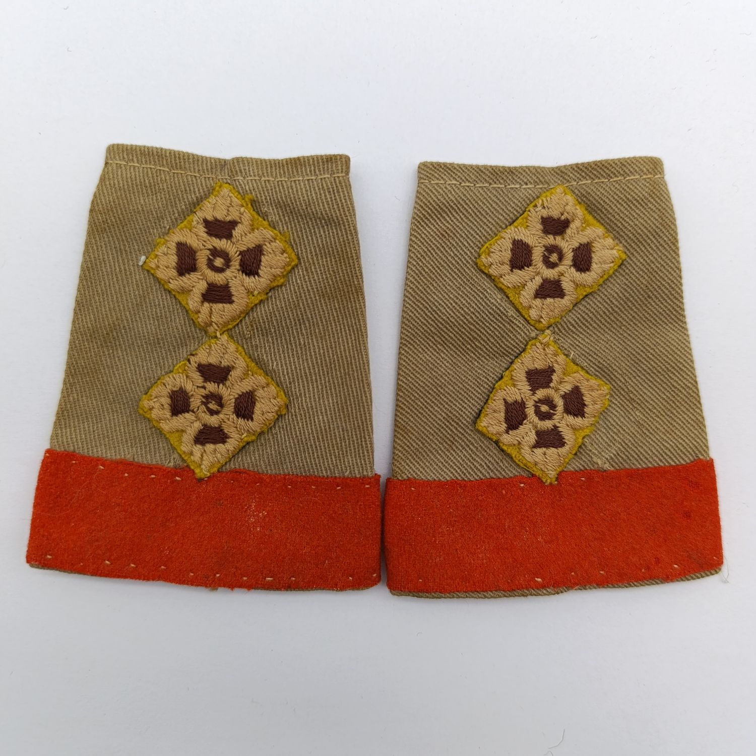 Pair of WW2 SA Army Lieutenant rank epaulettes