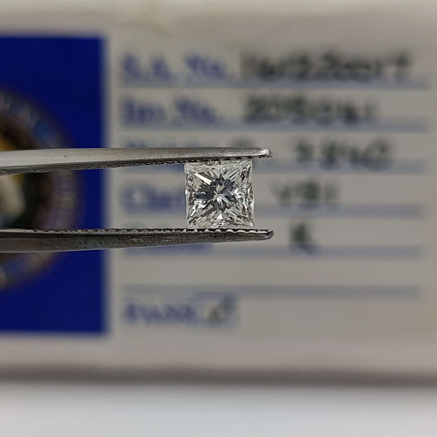 Princess Cut diamond of 0.7840ct - Certified by E.G.L - colour K, clarity VS1