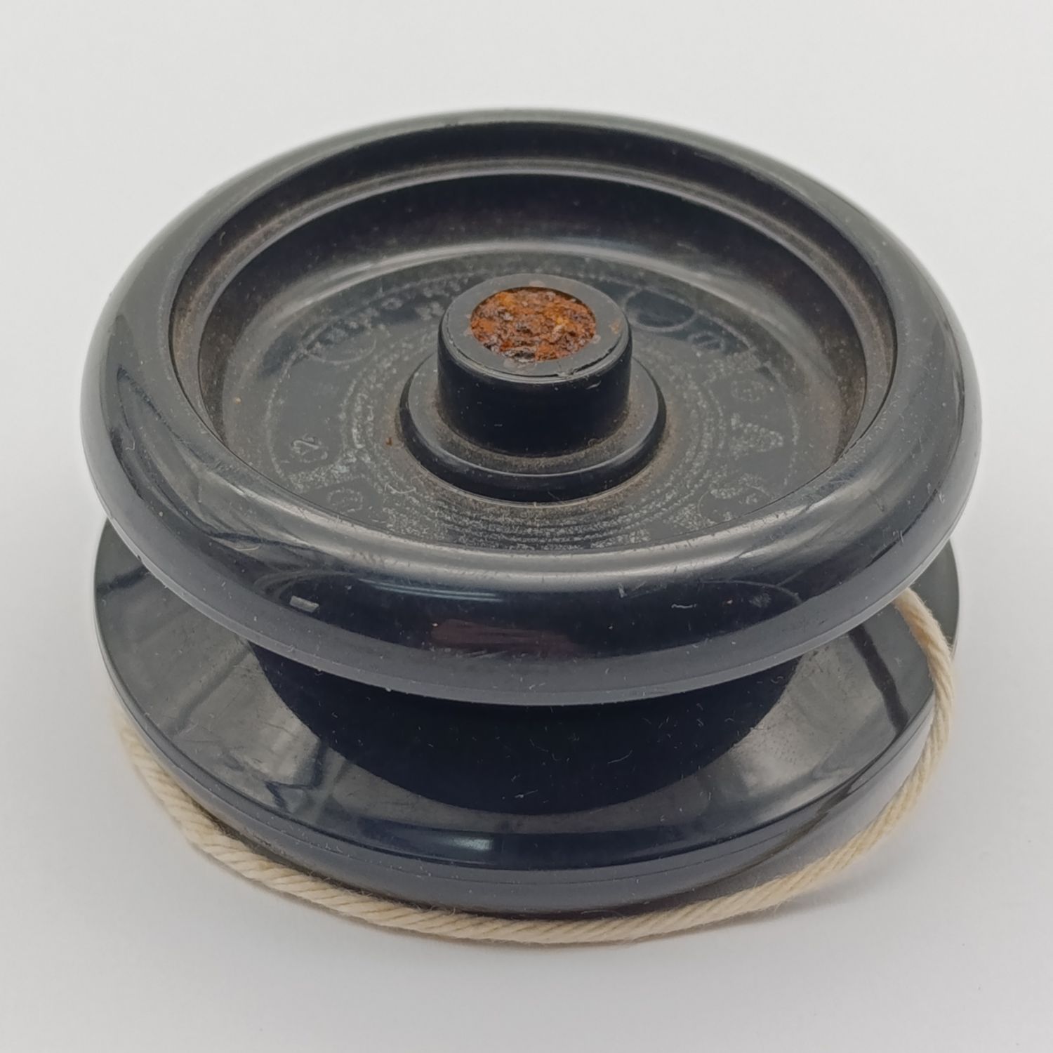 Vintage Asteria Yo-Yo with wooden axle