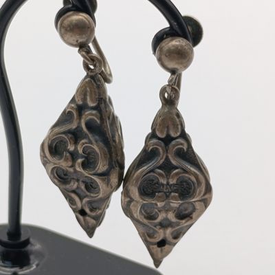 Pair of unusual silver earrings - weight 10.2g