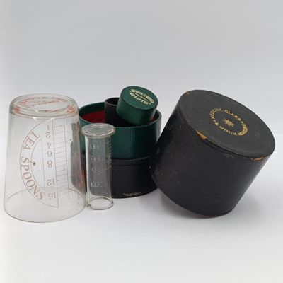 Antique Medicine glass and minimum measurement in original case