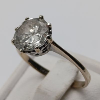 18kt white gold diamond ring with 2.62ct diamond - estimated colour L - clarity I2 - weighs 3.1g
