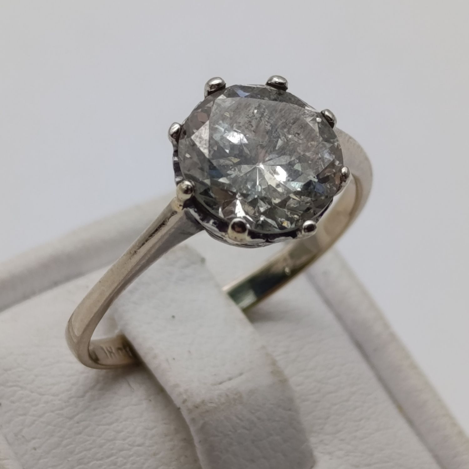 18kt white gold diamond ring with 2.62ct diamond - estimated colour L - clarity I2 - weighs 3.1g