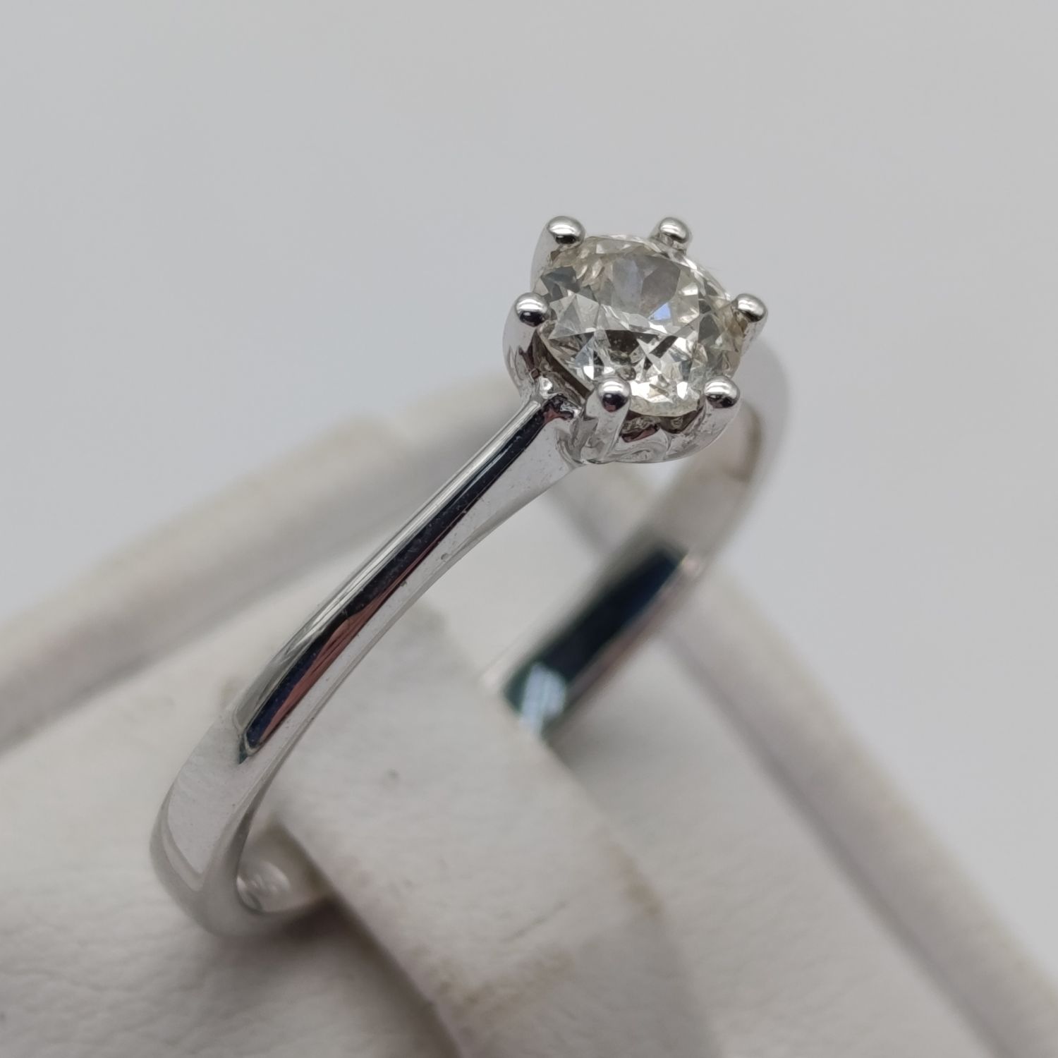 9kt white gold diamond ring with about 0.40ct diamond - weighs 2.0g - size M