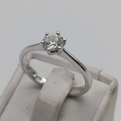 9kt white gold diamond ring with about 0.40ct diamond - weighs 2.0g - size M