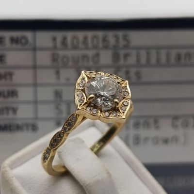 18kt Yellow gold diamond ring with 1.375ct graded diamond surrounded by 34 small diamonds - colour N, clarity SI3 - weighs 4.6g - size Q 1/2