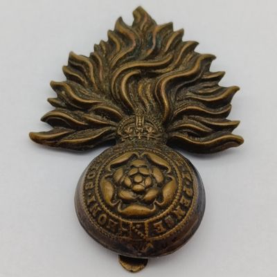 WW1 Royal Fusiliers officer&#39;s cap badge with slide