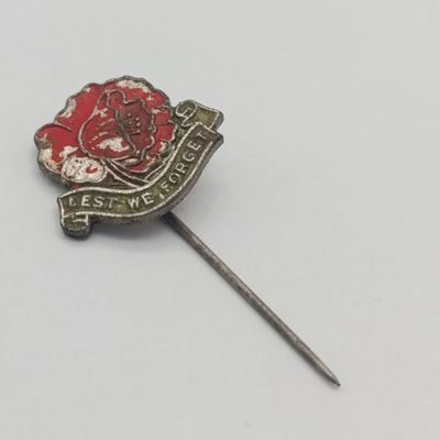 Antique Lest We Forget Poppy remembrance 5 shilling charity badge