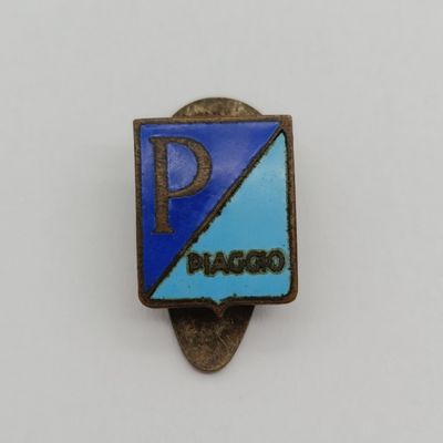 Vintage Piaggo Italian vehicles button badge