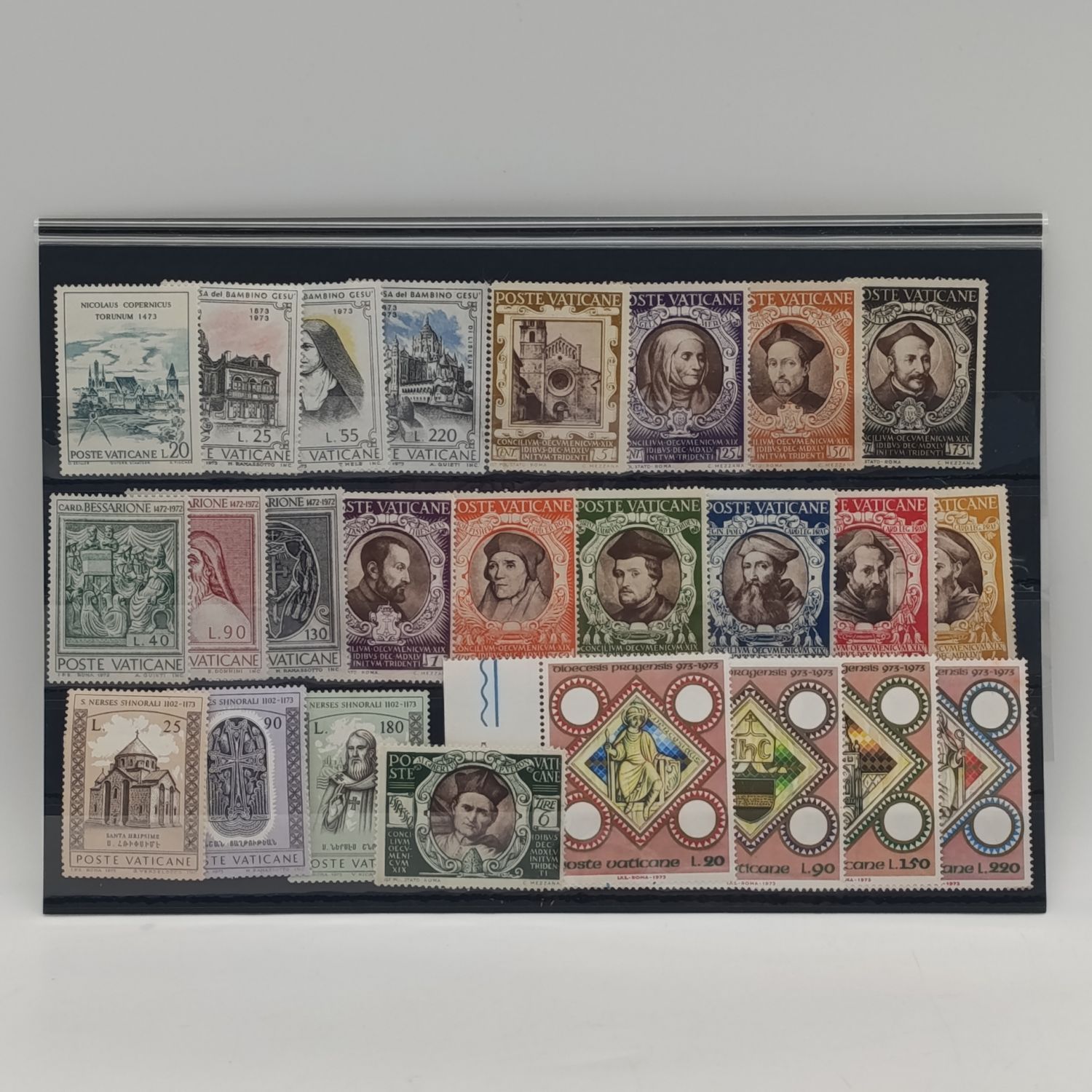 Lot of 25 Vatican City Mint NH stamps - vintage