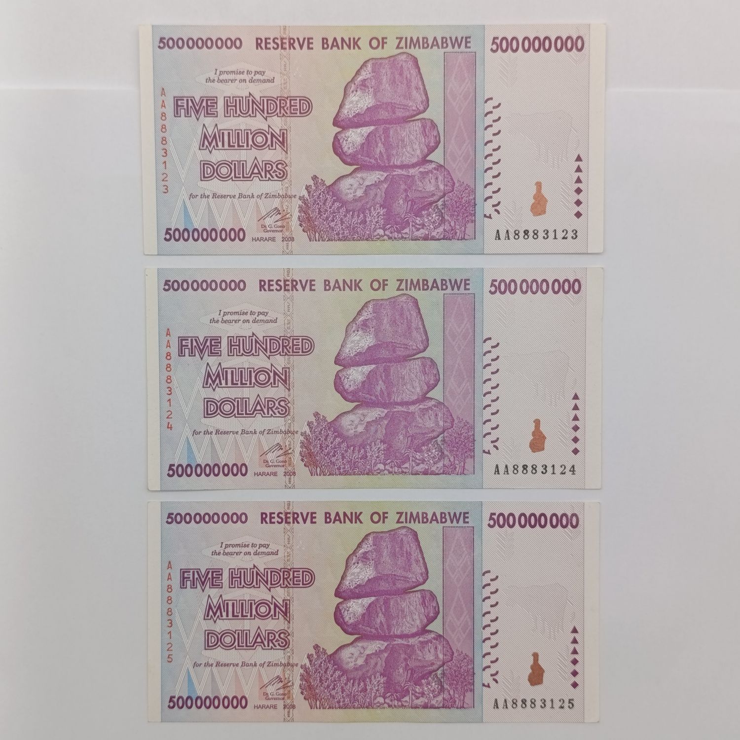 Lot of 3 Zimbabwe 500 million dollars banknotes with consecutive numbers