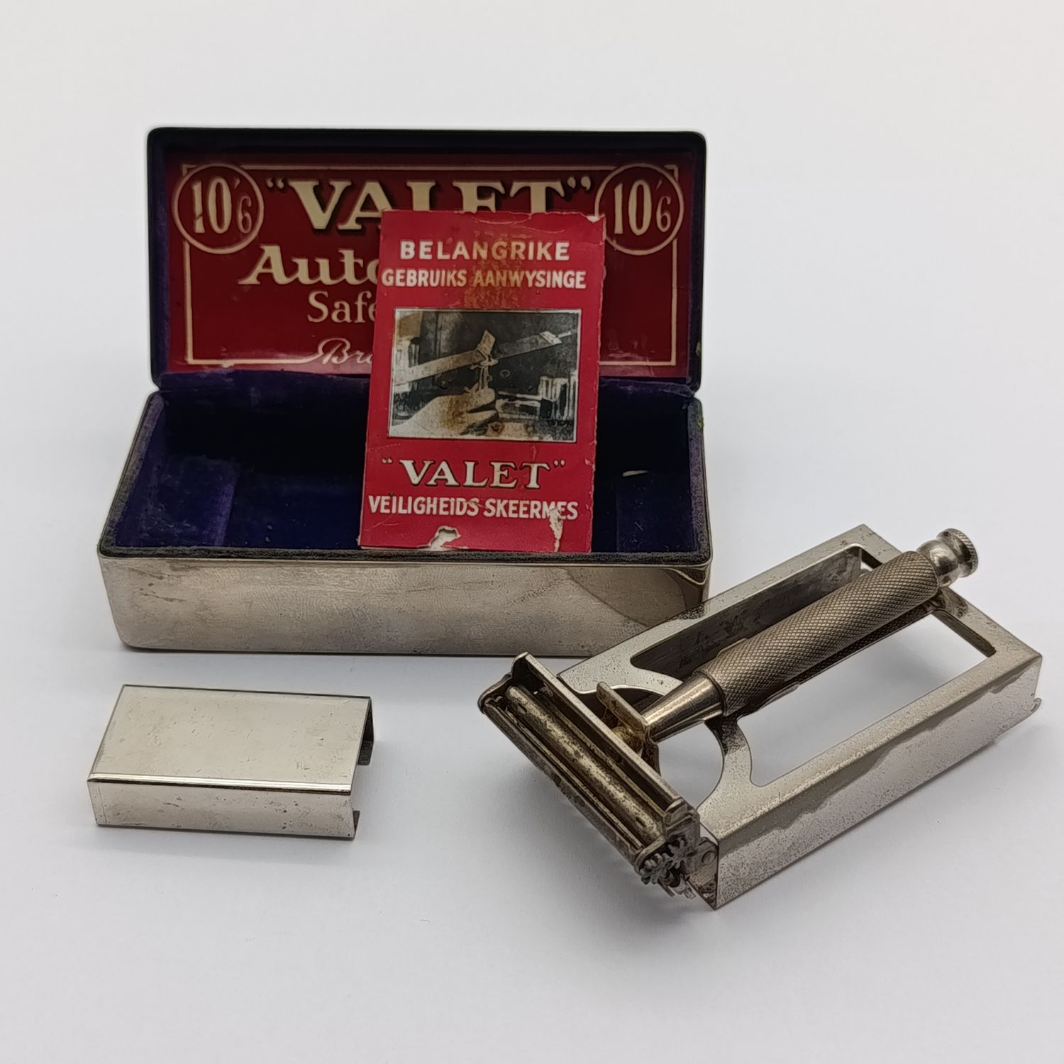 Vintage Valet Auto Strop Safety razor in tin