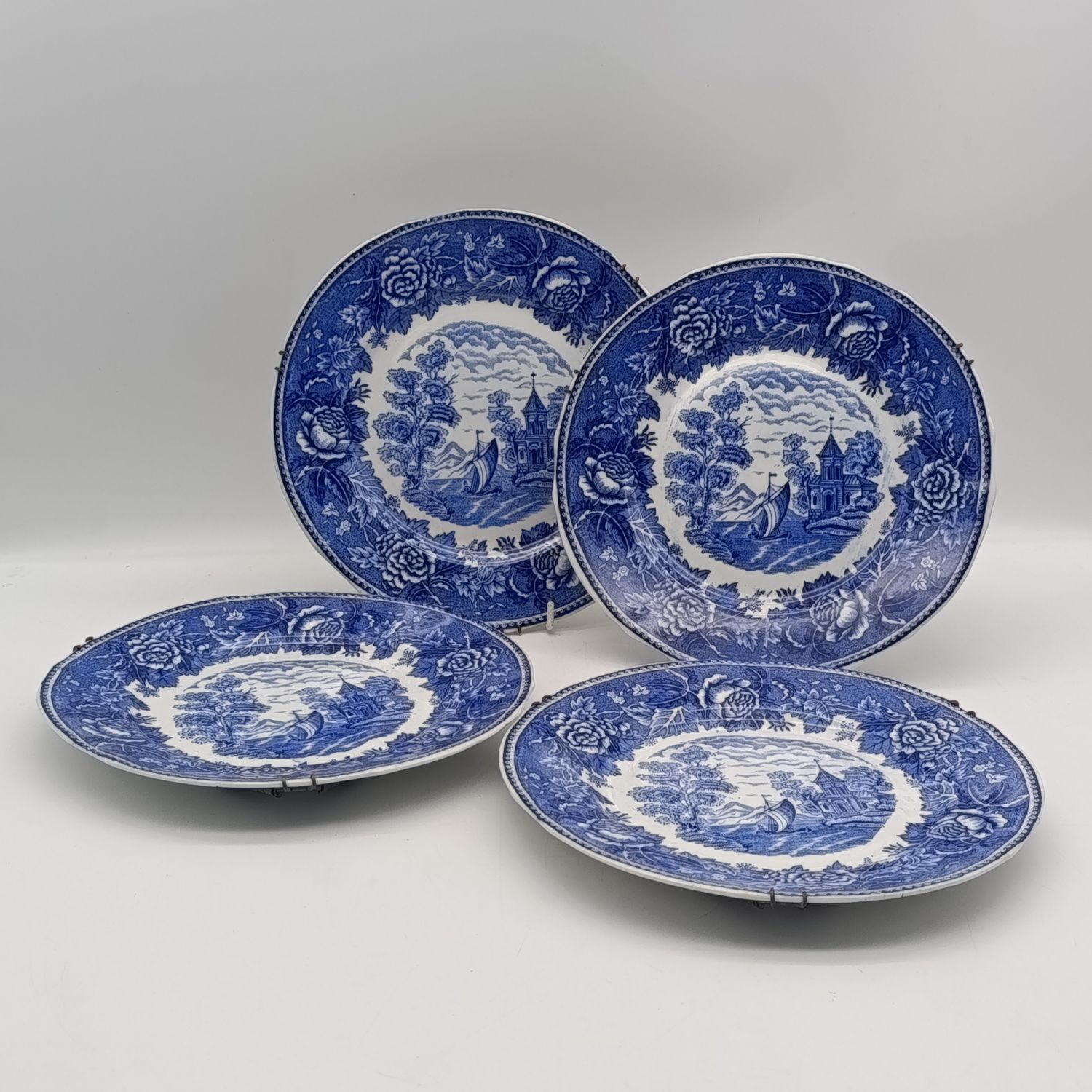 Set of 4 Vintage Arabia Finland wall hanging porcelain plates with hangers