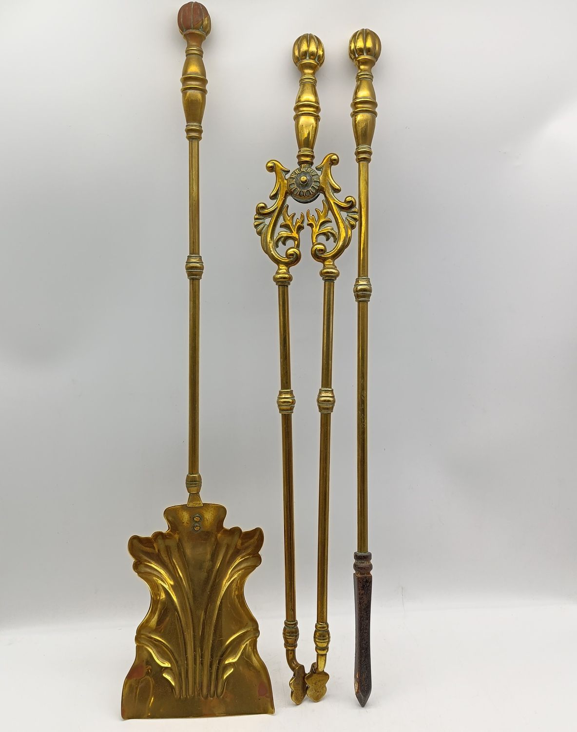 Set of 3 vintage brass fire tools   Shovel : 74cm  Poker : 70cm  Tongs : 70cm