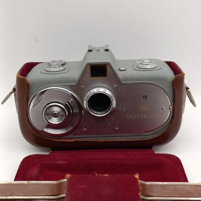 Vintage Zeiss Ikon Movikon 8 Movie camera in pouch