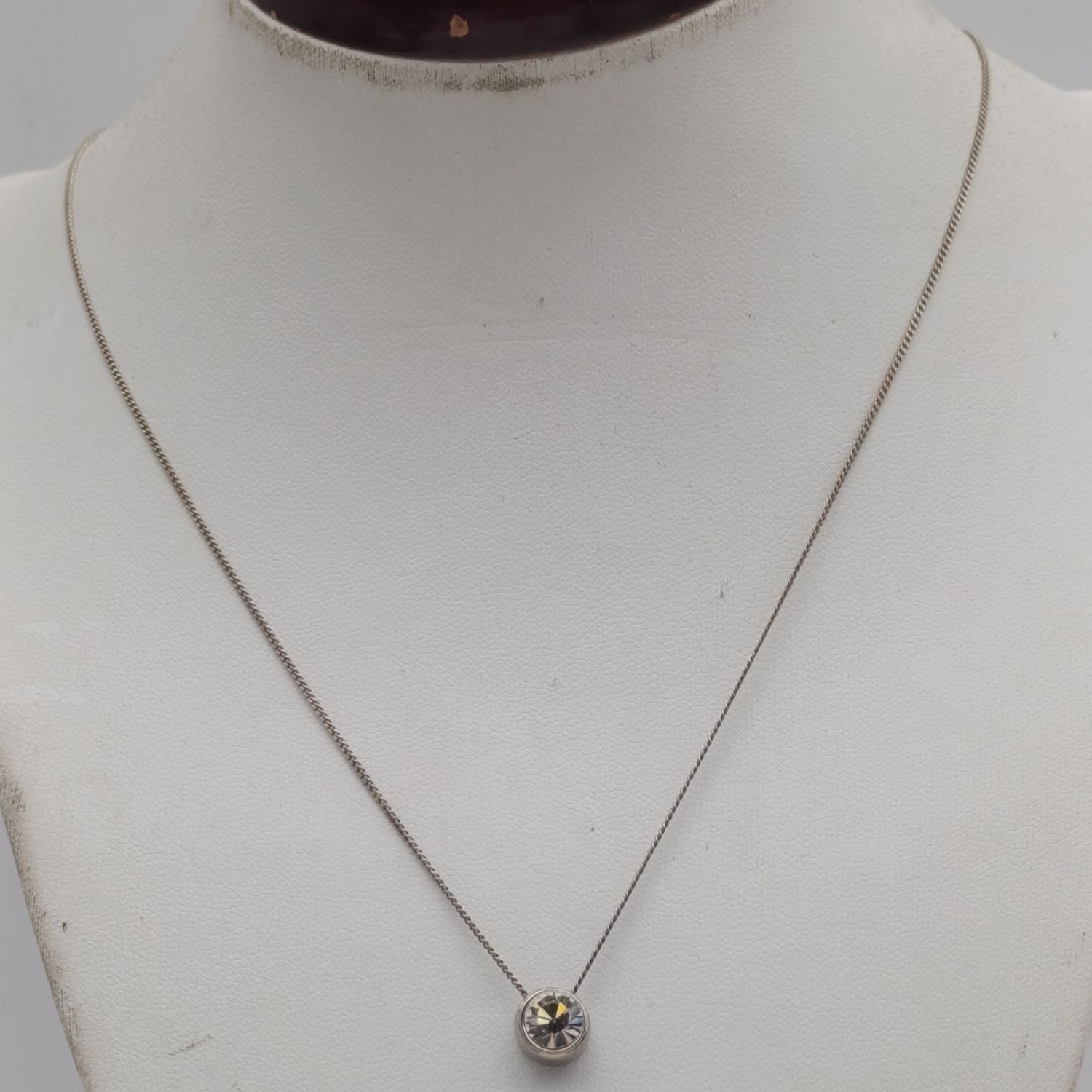 Vintage sterling silver necklace with pendant- weighs 3.1g