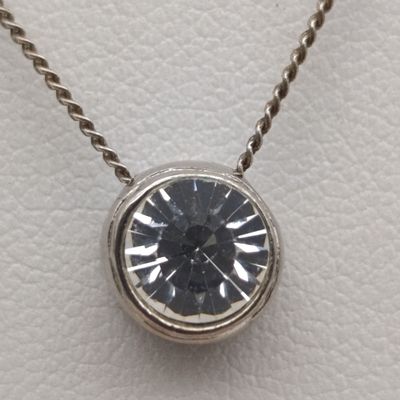 Vintage sterling silver necklace with pendant- weighs 3.1g
