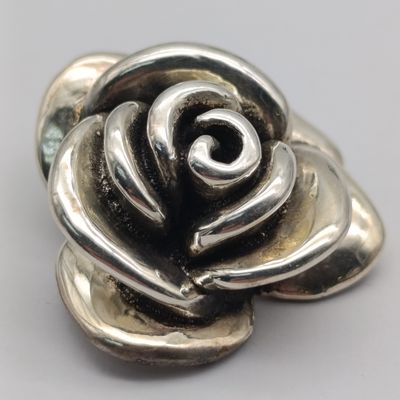 Vintage Sterling silver flower pendant weighs 6.7g