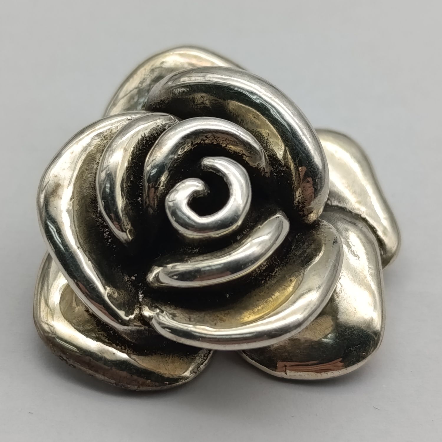 Vintage Sterling silver flower pendant weighs 6.7g